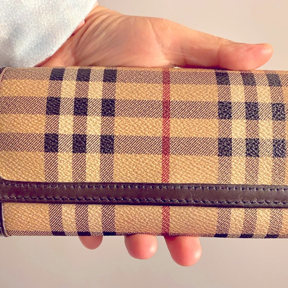 Burberry wallet - Picture 1 of 10